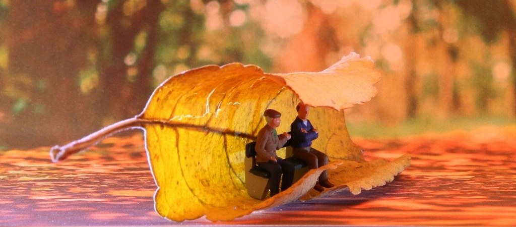 Rentner Rentner sitzen im Park