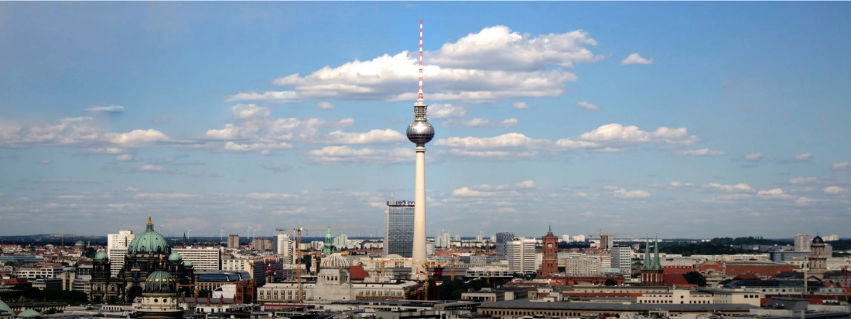 ostberlin_skyline Titelbild der neuen Broschüre Informationen für Vertriebsunternehmer 2021