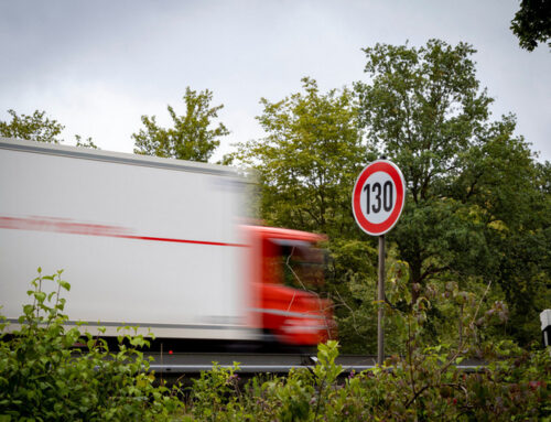 Mithaftung ohne Verschulden bei deutlicher Überschreitung der Richtgeschwindigkeit auf Autobahnen möglich