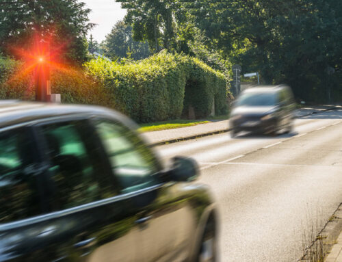 Blitzer-App – Beifahrer dürfen Autofahrer nicht vorwarnen