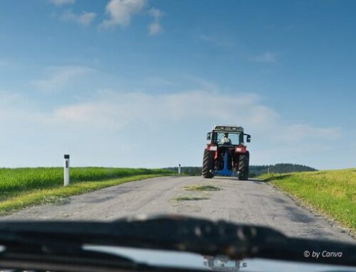 Haftungsquote bei Kollision von abbiegendem Traktor und überholendem Pkw