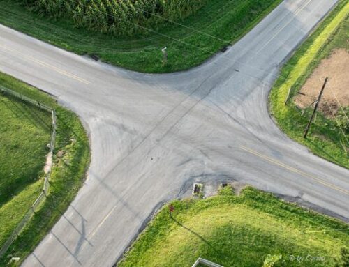 „Rechts vor links“ gilt nicht bei abgesenktem Bordstein